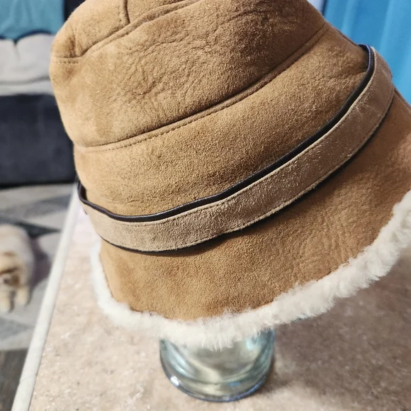 Ugg chestnut color hat size 0/S suede,shearing - Picture 1 of 4
